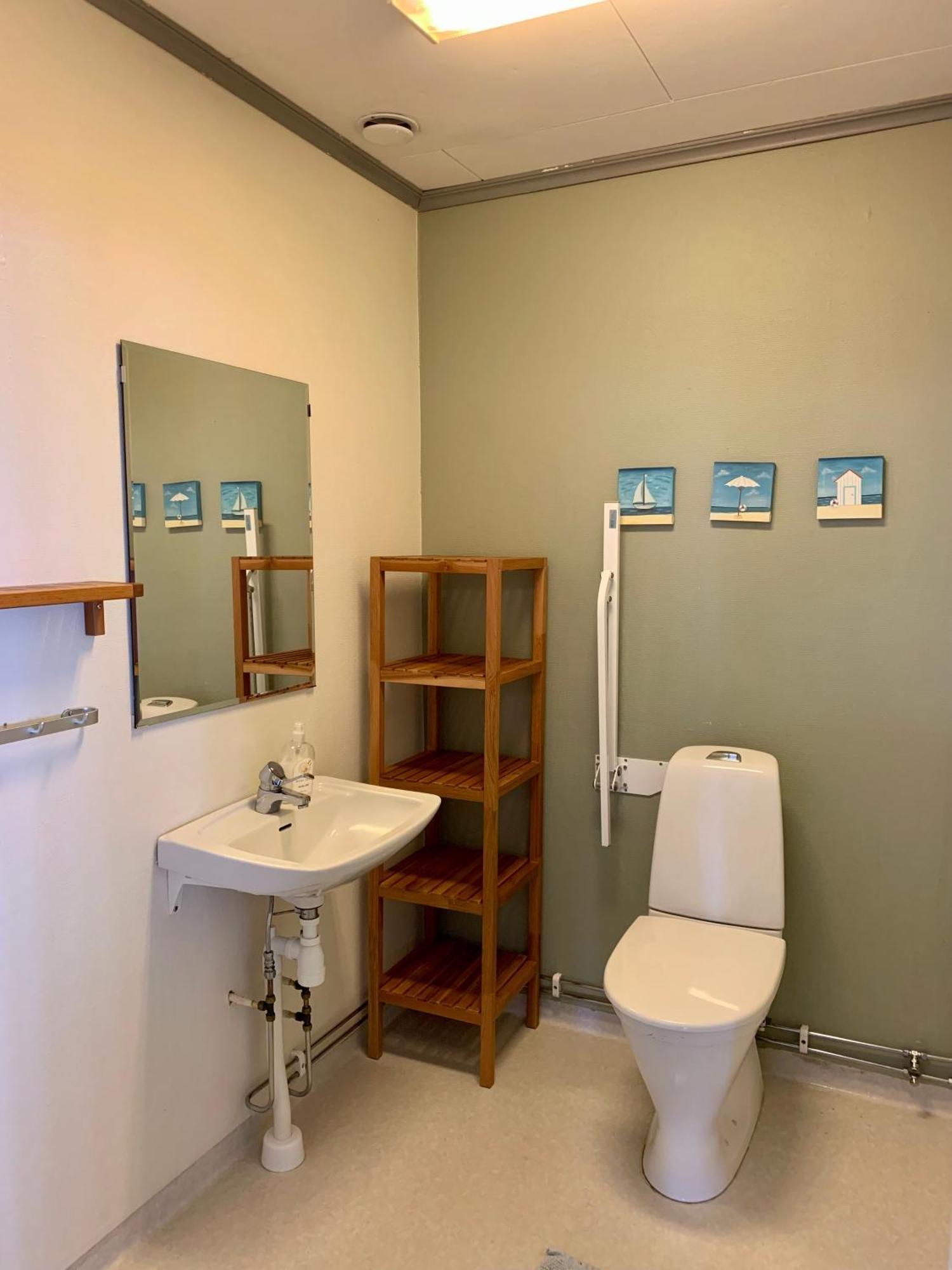 Aeleklinta Gard Aparthotel Bagian luar foto